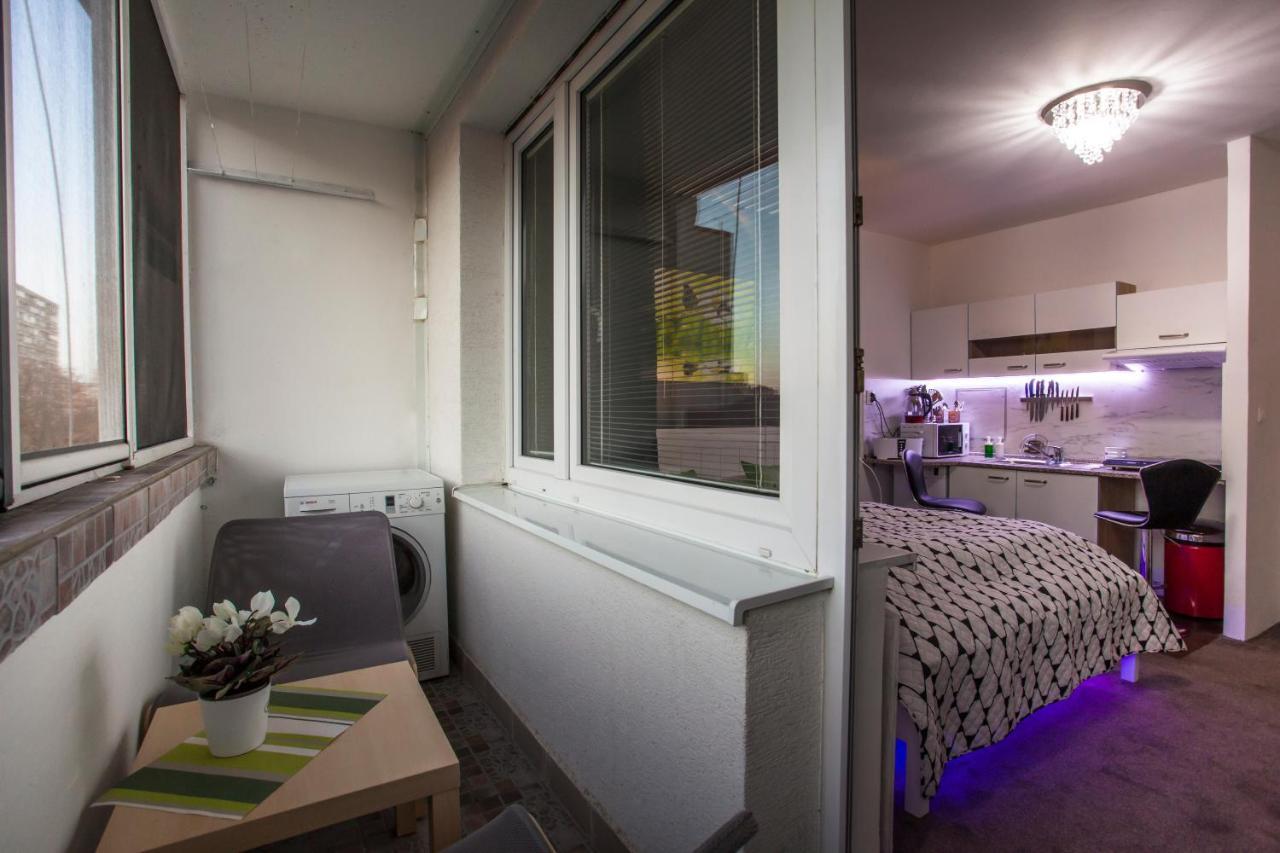 Studio Apartment Petrzalka Air-Conditioned 24H Check-In 브라티슬라바 외부 사진